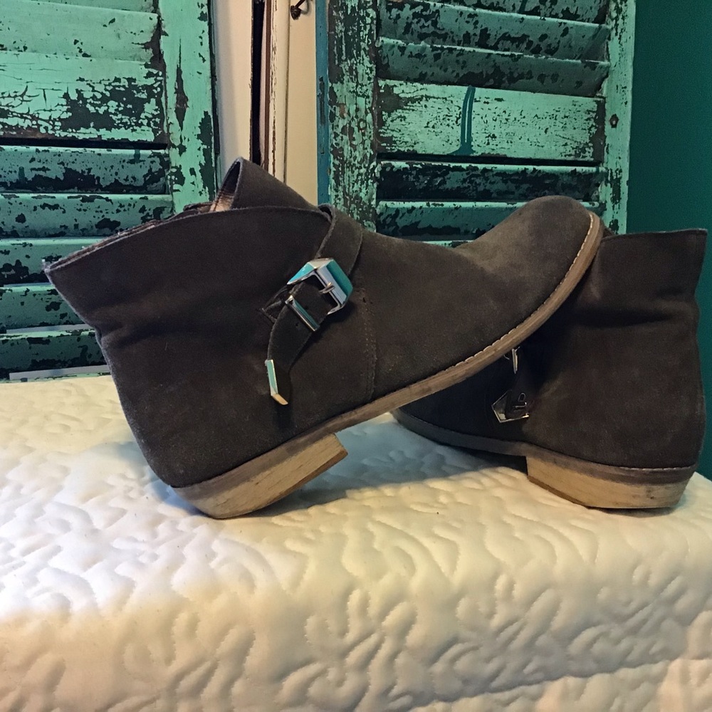 Very Volatile Brown Boots - Picture 4 of 7